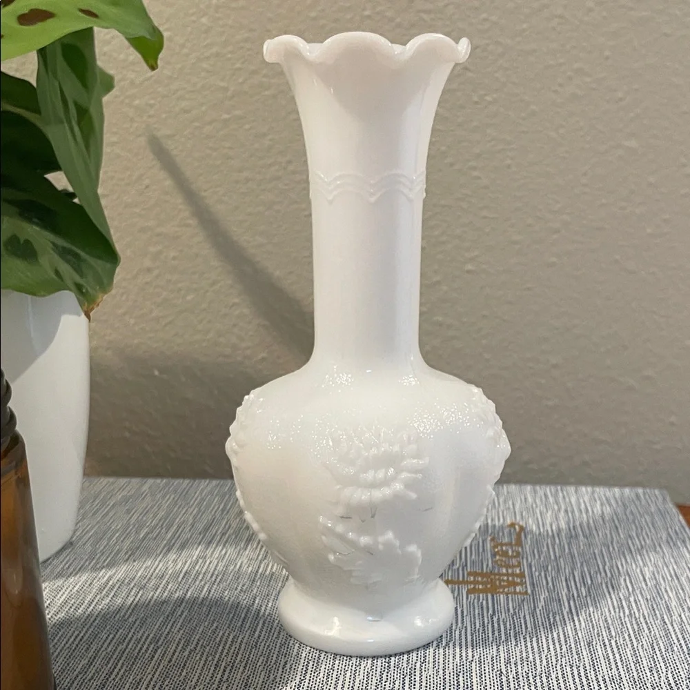 Vintage Imperial Glass Company Chrysanthemum Milk Glass Bud Vase | MCM
